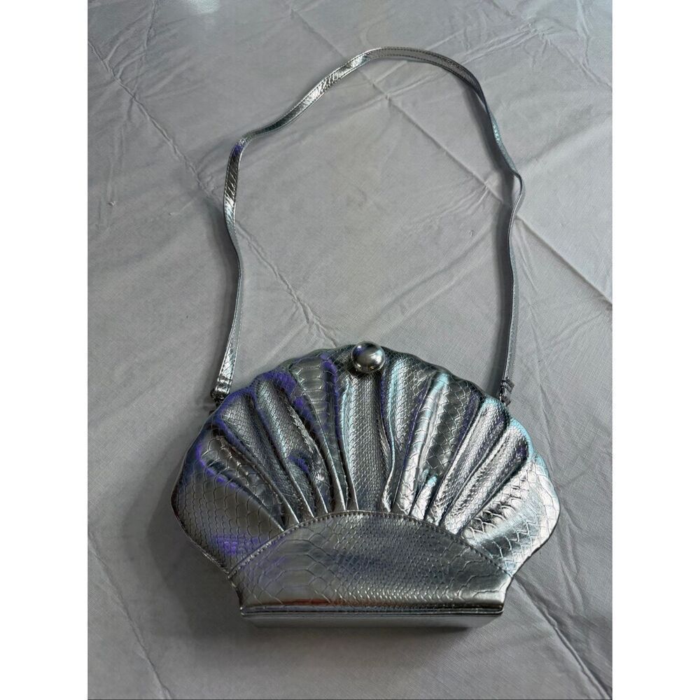 Far Nine Vintage Silver Seashell Retro Boho Chic Purse Handbag